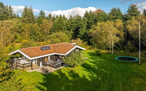 Inola - 3.5Km from the Sea: Blauw, Struik, Verblijf, Groundcover, Tuin, Landgoed, Schaduw, Landscaping, Boerderij, Eco Hotel