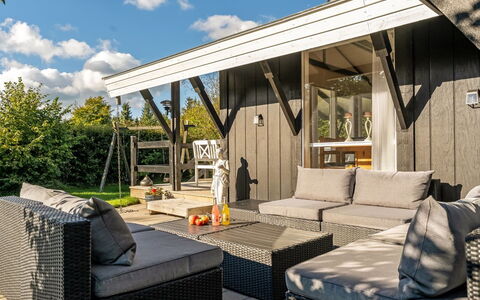 Inola - 3.5Km from the Sea: Blauw, Struik, Verblijf, Groundcover, Tuin, Landgoed, Schaduw, Landscaping, Boerderij, Eco Hotel