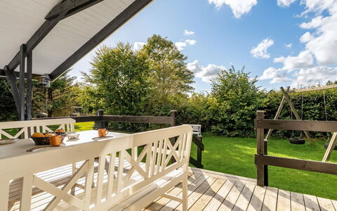 Inola - 3.5Km from the Sea: Blauw, Struik, Verblijf, Groundcover, Tuin, Landgoed, Schaduw, Landscaping, Boerderij, Eco Hotel
