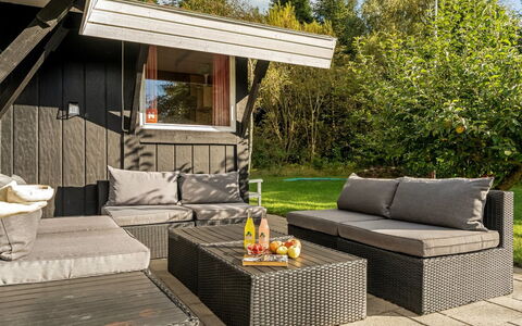 Inola - 3.5Km from the Sea: Blauw, Struik, Verblijf, Groundcover, Tuin, Landgoed, Schaduw, Landscaping, Boerderij, Eco Hotel