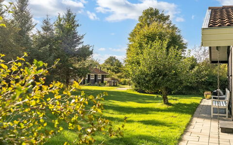 Inola - 3.5Km from the Sea: Blauw, Struik, Verblijf, Groundcover, Tuin, Landgoed, Schaduw, Landscaping, Boerderij, Eco Hotel