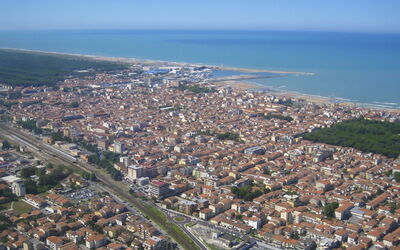 Viareggio 623: Dag, Luchtfotografie, Stedelijk Gebied, Vogelperspectief, Horizon, Woongebied, Landschap, Buurt, Grootstedelijk Gebied, Kust