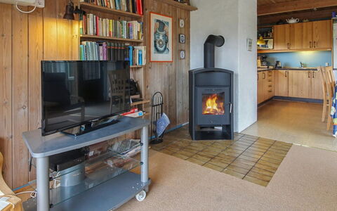Asel - 1Km from the Sea: Verblijf, Backyard, Werf, Garden Gebouwen, Schuur, Siding, Buitenmeubels, Blokhut, Outdoor Structuur, Keet