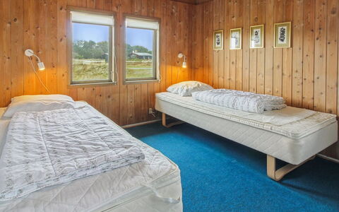 Asel - 1Km from the Sea: Verblijf, Backyard, Werf, Garden Gebouwen, Schuur, Siding, Buitenmeubels, Blokhut, Outdoor Structuur, Keet