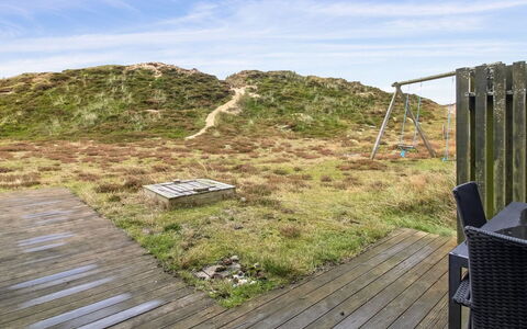Asel - 1Km from the Sea: Verblijf, Backyard, Werf, Garden Gebouwen, Schuur, Siding, Buitenmeubels, Blokhut, Outdoor Structuur, Keet