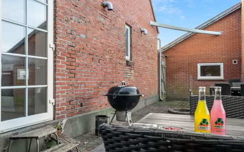 Nette - 2Km to the Fjord: Verblijf, Backyard, Werf, Garden Gebouwen, Schuur, Siding, Buitenmeubels, Blokhut, Outdoor Structuur, Keet