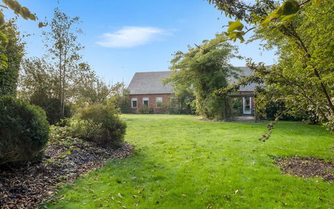 Nette - 2Km to the Fjord: Verblijf, Backyard, Werf, Garden Gebouwen, Schuur, Siding, Buitenmeubels, Blokhut, Outdoor Structuur, Keet