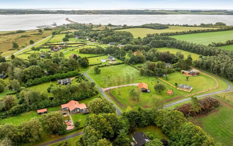 Velika - 300M to the Fjord: Verblijf, Backyard, Werf, Garden Gebouwen, Schuur, Siding, Buitenmeubels, Blokhut, Outdoor Structuur, Keet
