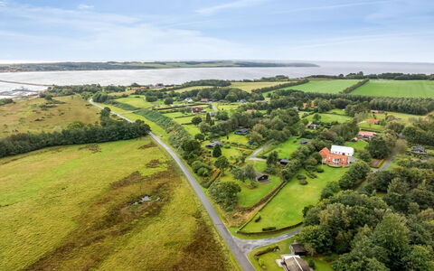 Velika - 300M to the Fjord: Verblijf, Backyard, Werf, Garden Gebouwen, Schuur, Siding, Buitenmeubels, Blokhut, Outdoor Structuur, Keet