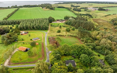 Velika - 300M to the Fjord: Verblijf, Backyard, Werf, Garden Gebouwen, Schuur, Siding, Buitenmeubels, Blokhut, Outdoor Structuur, Keet