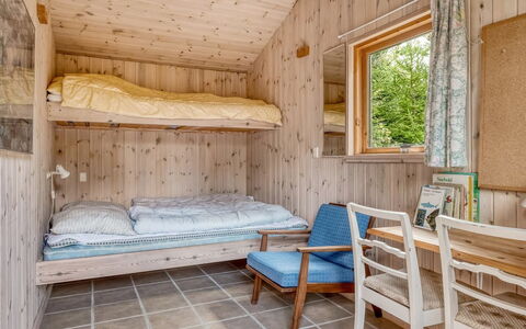 Ingamaj - 4Km from the Sea: Hout, Slaapkamer, Plafond, Verdieping, Interieur Ontwerp, Flooring, Huis, Meubilair, Bed, Beits