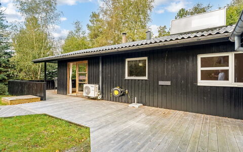 Ingamaj - 4Km from the Sea: Hout, Dak, Huis, Siding, Huis, Verblijf, Land Lot, Deur, Hardwood, Plank