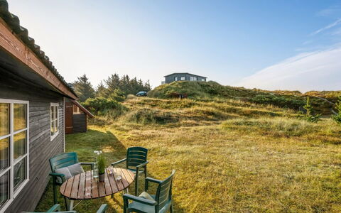 Acucena - 500M from the Sea: Verblijf, Backyard, Werf, Garden Gebouwen, Schuur, Siding, Buitenmeubels, Blokhut, Outdoor Structuur, Keet