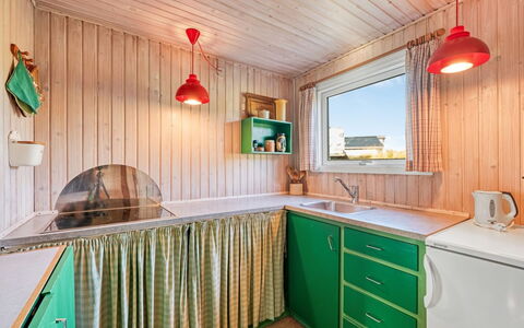 Acucena - 500M from the Sea: Hout, Plafond, Lichte Inrichting, Keuken, Beits, Countertop, Verf, Cabinetry