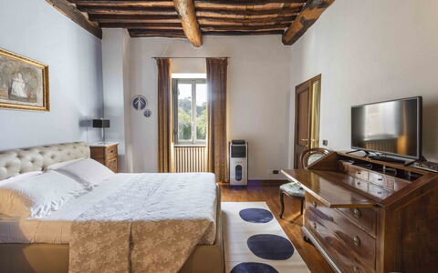 Villa Tambellini De Fondra: Slaapkamer, Interieur Ontwerp, Bed, Meubilair, Hout, Laken, Bedding, Flooring, Kamer, Verdieping
