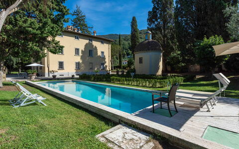 Villa Tambellini De Fondra: Huis, Landgoed, Tuin, Landscaping, Zwembad, Hacienda, Werf, Gazon, Schaduw, Backyard