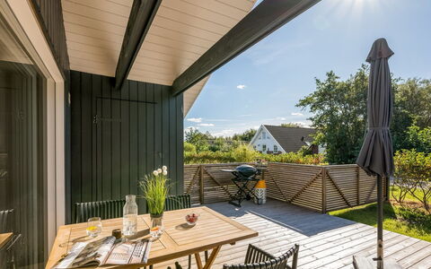 Thamina - 200M to the Fjord: Huis, Dak, Huis, Deur, Verblijf, Schaduw, Tuin, Groundcover, Veranda, Werf
