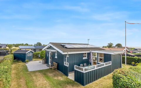 Skarthi - 200M from the Sea: Dak, Huis, Woongebied, Huis, Verblijf, Landgoed, Siding, Voorstad, Landscaping, Ontwerp
