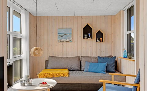 Skarthi - 200M from the Sea: Hout, Meubilair, Flooring, Interieur Ontwerp, Verdieping, Huis, Kamer, Appartement, Beits, Woonkamer
