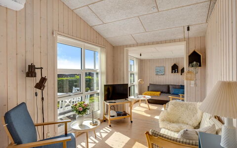 Skarthi - 200M from the Sea: Hout, Flooring, Interieur Ontwerp, Verdieping, Plafond, Meubilair, Kamer, Huis, Houten Vloer, Woonkamer