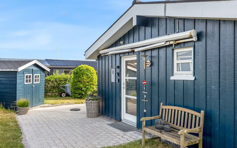 Skarthi - 200M from the Sea: Deur, Siding, Verblijf, Schuur, Schaduw, Werf, Garden Gebouwen, Plank, Oprit