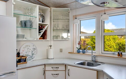 Skarthi - 200M from the Sea: Interieur Ontwerp, Keuken, Toestel Van De Keuken, Cabinetry, Plafond, Countertop, Verlichting, Major Appliance, Flooring, Huishoudapparatuur