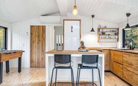 Hals 983: Keuken, Meubilair, Countertop, Hout, Interieur Ontwerp, Flooring, Toestel Van De Keuken, Plafond, Cabinetry, Major Appliance
