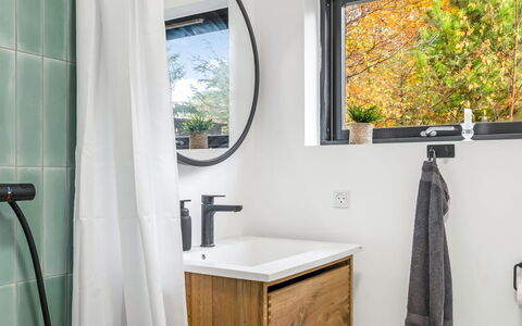 Hals 983: Loodgieterswerkinrichting, Wastafel In De Badkamer, Interieur Ontwerp, Kraan, Badkamer, Spiegel, Wastafel, Loodgieter, Badkamerkast, Glas