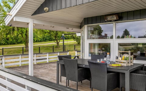 Joonatan - 900M from the Sea: Dak, Huis, Huis, Verblijf, Deur, Siding, Dek, Veranda, Plank, Hardwood