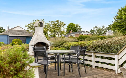 Joonatan - 900M from the Sea: Dak, Huis, Huis, Verblijf, Deur, Siding, Dek, Veranda, Plank, Hardwood
