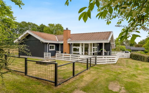 Joonatan - 900M from the Sea: Dak, Huis, Huis, Verblijf, Deur, Siding, Dek, Veranda, Plank, Hardwood