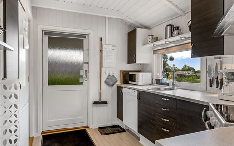 Joonatan - 900M from the Sea: Dak, Huis, Huis, Verblijf, Deur, Siding, Dek, Veranda, Plank, Hardwood