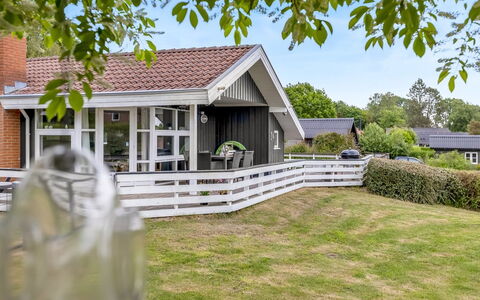 Joonatan - 900M from the Sea: Dak, Huis, Huis, Verblijf, Deur, Siding, Dek, Veranda, Plank, Hardwood