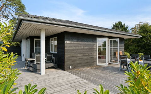 Alvia - 1.6Km from the Sea: Vegetation, Struik, De Lente, Verblijf, Tuin, Schaduw, Backyard, Werf, Stoel