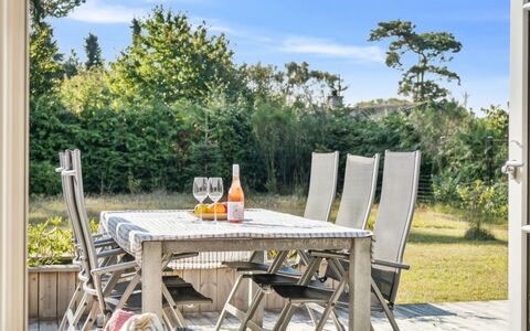 Alvia - 1.6Km from the Sea: Vegetation, Struik, De Lente, Verblijf, Tuin, Schaduw, Backyard, Werf, Stoel