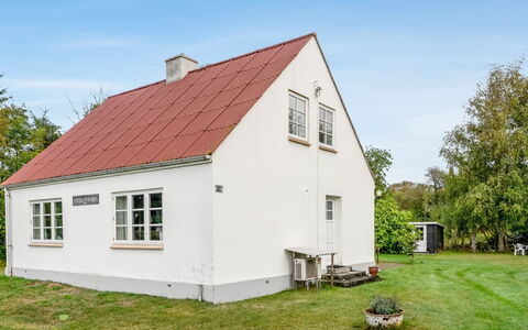 Kätlin - 900M from the Sea: Hout, Meubilair, Appartement, Kamer, Plafond, Beits, Stoel, Hardwood, Vernis, Timmerhout