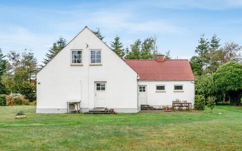 Kätlin - 900M from the Sea: Hout, Meubilair, Appartement, Kamer, Plafond, Beits, Stoel, Hardwood, Vernis, Timmerhout