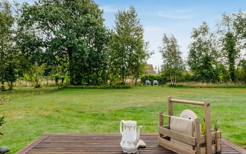 Kätlin - 900M from the Sea: Hout, Meubilair, Appartement, Kamer, Plafond, Beits, Stoel, Hardwood, Vernis, Timmerhout