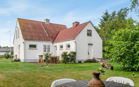 Kätlin - 900M from the Sea: Hout, Meubilair, Appartement, Kamer, Plafond, Beits, Stoel, Hardwood, Vernis, Timmerhout