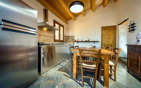 Villa La Musa: Interieur Ontwerp, Meubilair, Flooring, Hout, Plafond, Huis, Verdieping, Countertop, Keuken, Kamer