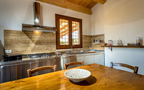 Villa La Musa: Keuken, Interieur Ontwerp, Countertop, Flooring, Hout, Huis, Plafond, Meubilair, Cabinetry, Toestel Van De Keuken