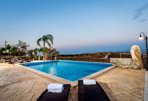 Villa La Musa: Blauw, Zwembad, Toevlucht, Buitenmeubels, Eco Hotel, Hotel, Villa, Ligstoel, Badplaats, Paraplu