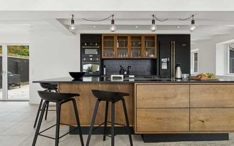 Rusalina - 20M from the Sea: Meubilair, Keuken, Countertop, Flooring, Cabinetry, Interieur Ontwerp, Toestel Van De Keuken, Hout, Verdieping, Lichte Inrichting