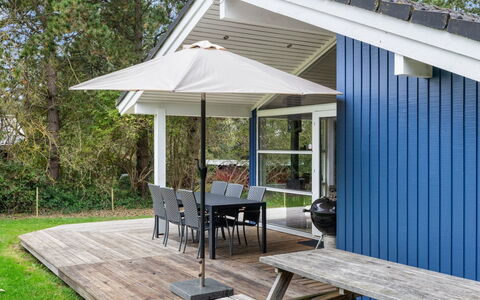 Ellinor - 190M from the Sea: Dak, Huis, Huis, Verblijf, Deur, Siding, Dek, Veranda, Plank, Hardwood