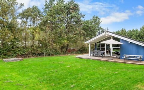 Ellinor - 190M from the Sea: Dak, Huis, Huis, Verblijf, Deur, Siding, Dek, Veranda, Plank, Hardwood