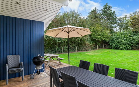Ellinor - 190M from the Sea: Dak, Huis, Huis, Verblijf, Deur, Siding, Dek, Veranda, Plank, Hardwood