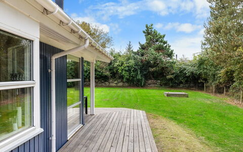 Ellinor - 190M from the Sea: Dak, Huis, Huis, Verblijf, Deur, Siding, Dek, Veranda, Plank, Hardwood