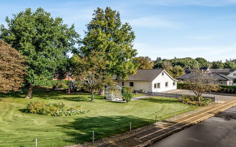 Ritha - 30Km from the Sea: Verblijf, Backyard, Werf, Garden Gebouwen, Schuur, Siding, Buitenmeubels, Blokhut, Outdoor Structuur, Keet