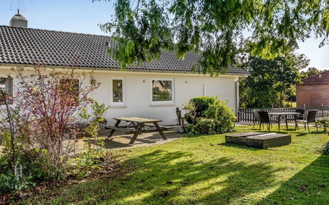Ritha - 30Km from the Sea: Verblijf, Backyard, Werf, Garden Gebouwen, Schuur, Siding, Buitenmeubels, Blokhut, Outdoor Structuur, Keet