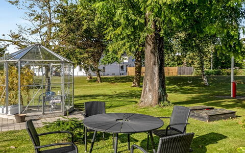 Ritha - 30Km from the Sea: Verblijf, Backyard, Werf, Garden Gebouwen, Schuur, Siding, Buitenmeubels, Blokhut, Outdoor Structuur, Keet